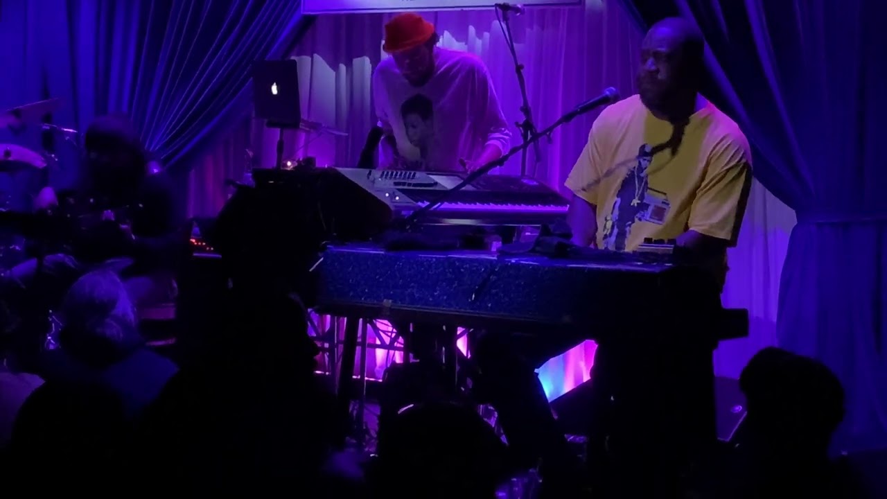 Robert Glasper covers Radiohead at Blue Note on Vintage Vibe Piano Fender Rhodes