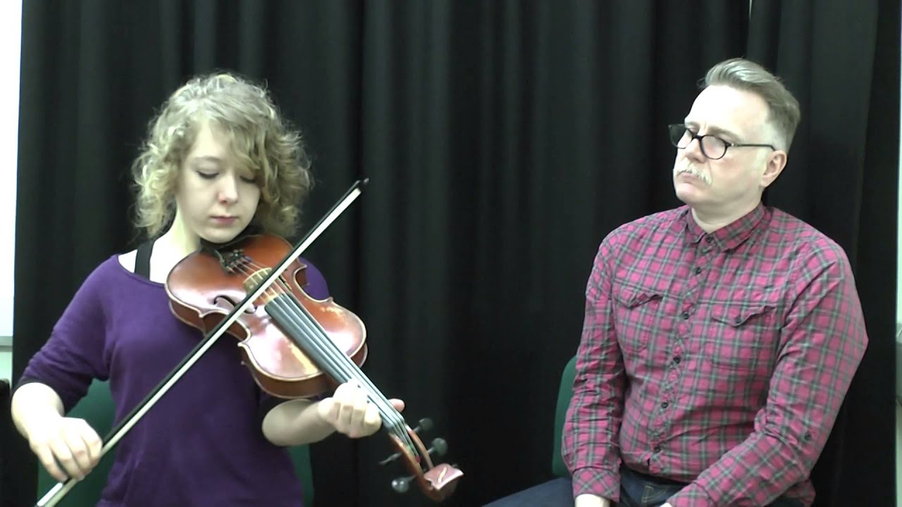 Nicola Beazley plays The Lounge Bar