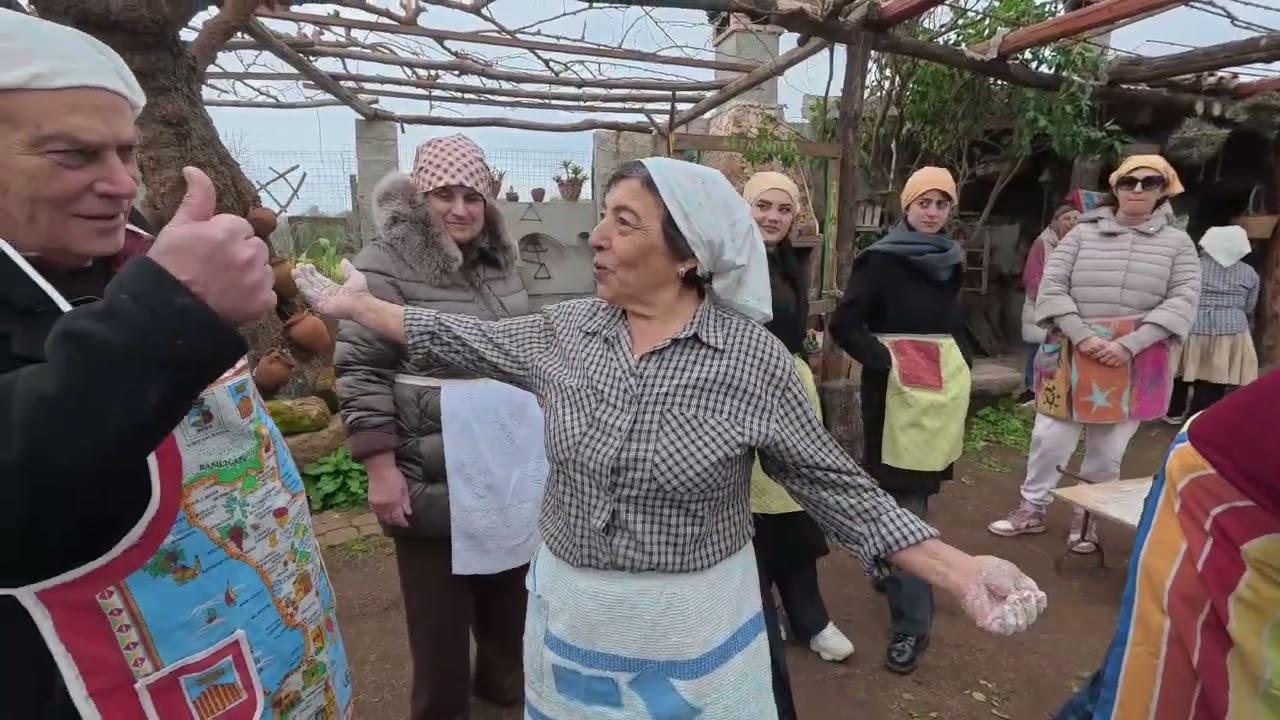  Cultura e tradizioni calabresi: a Zungri (Vibo Valentia) si celebra la preparazione del pane 