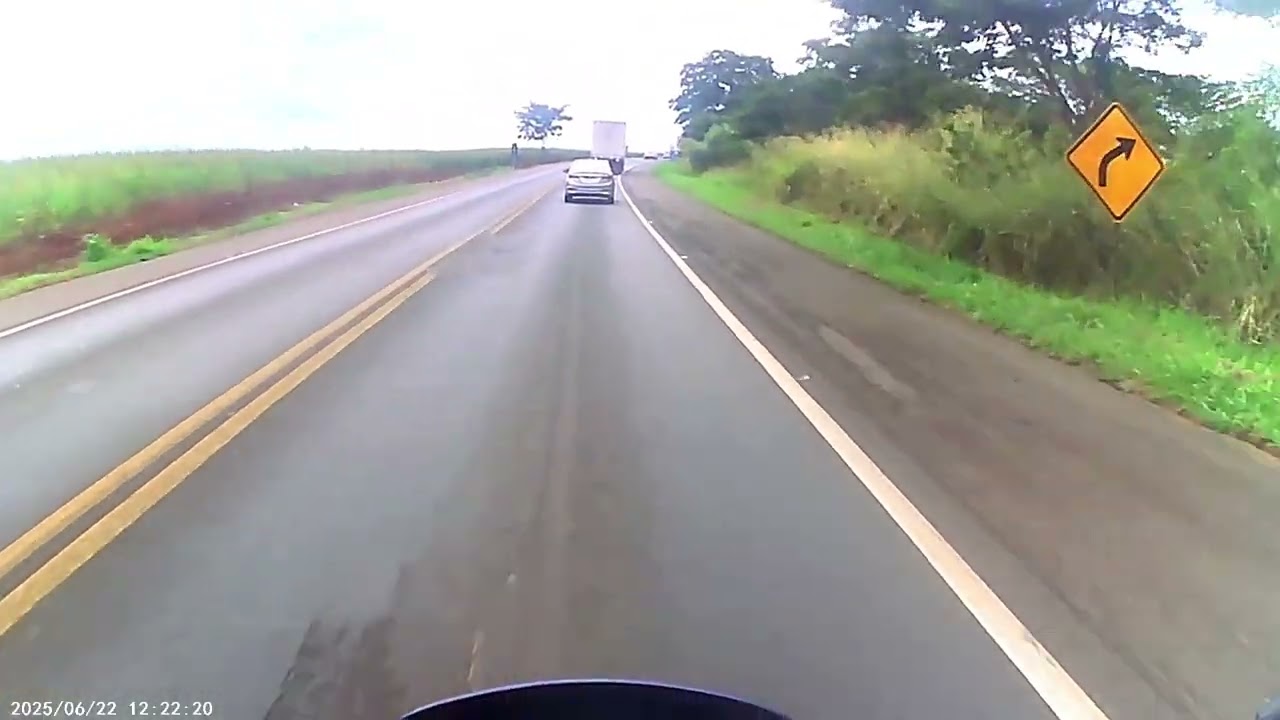 Visitando uma casa abandonada pela primeira vez 😱