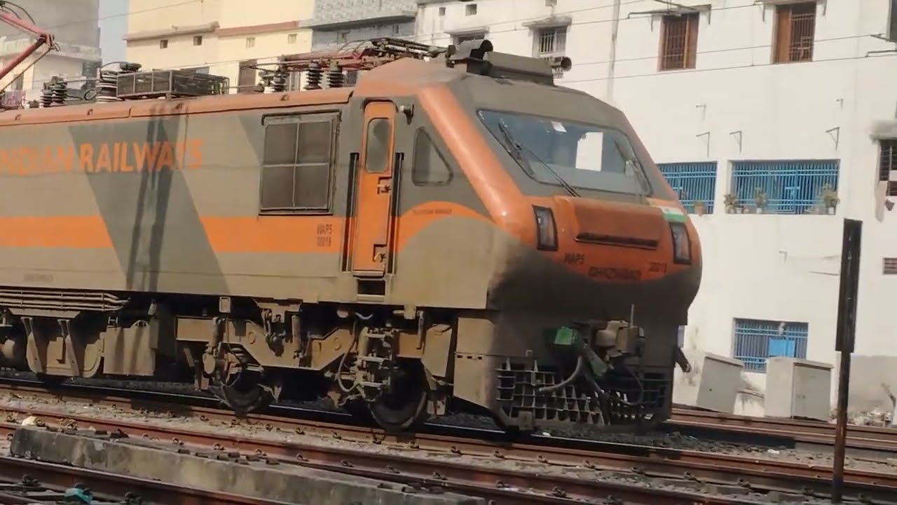 Risky travel Amrit Bharat sleeper high speed train travel video #video #railway #indian railways 