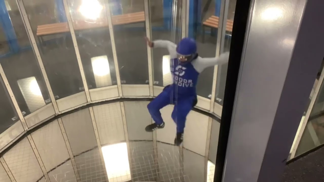 Anna springt 2025 in @ indoor skydive Roosendaal