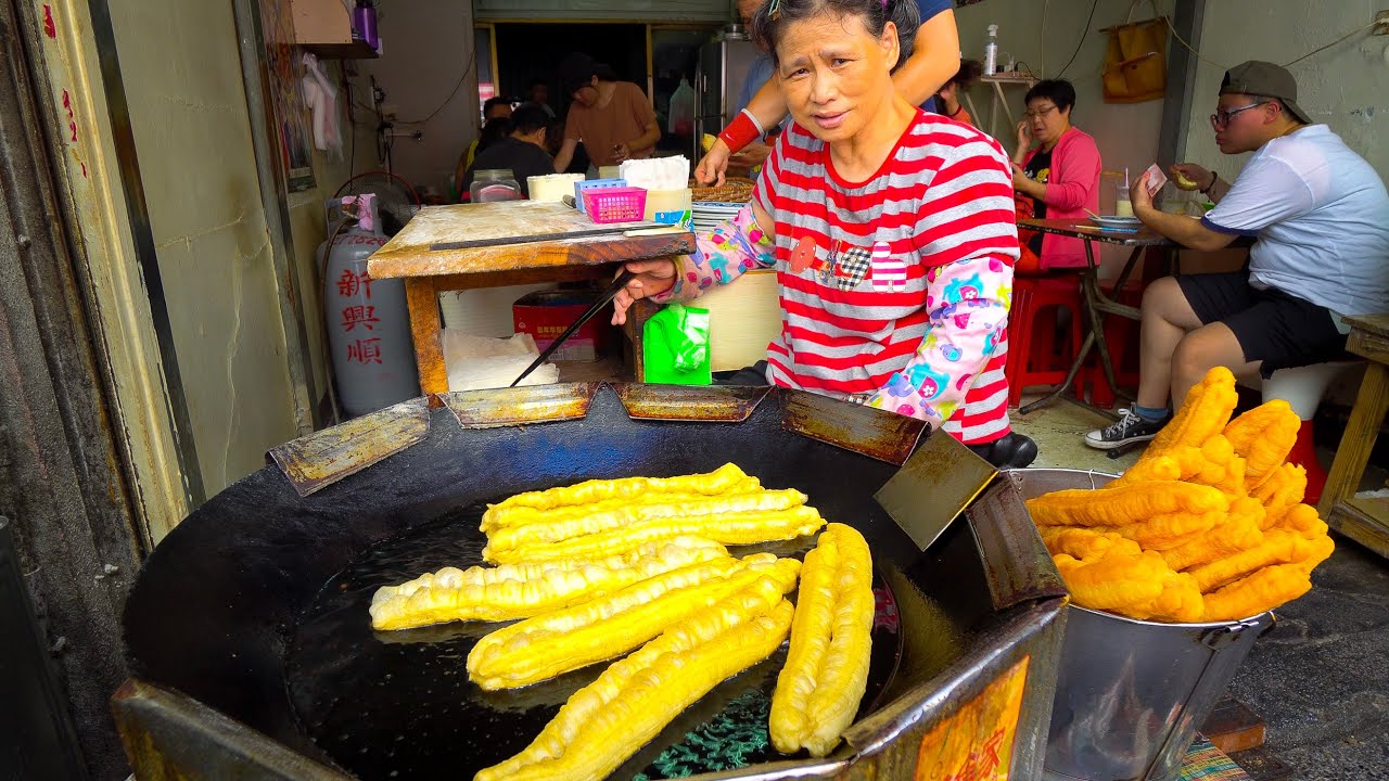Street Food in Taiwan : Trying CACTUS ICE CREAM!! BEST Taiwanese Street Food in Penghu!!