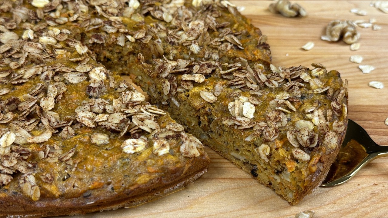 Carrots & Oats Make the BEST Healthy Cake – No Flour Needed!