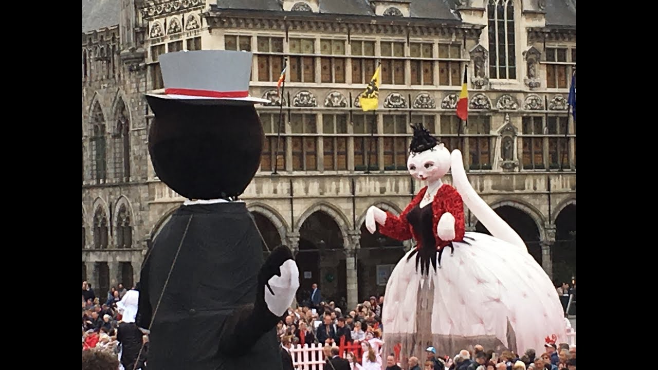 Kattenstoet Cat Parade 2018 plus Cat Throwing, Ypres Belgium