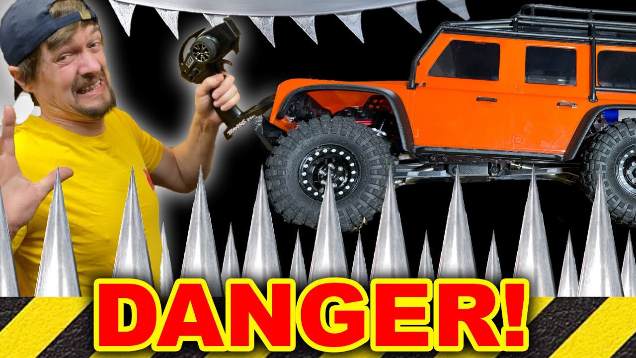 Самый ОПАСНЫЙ в мире мини-гусеничный трактор с радиоуправлением и Traxxas TRX-4M