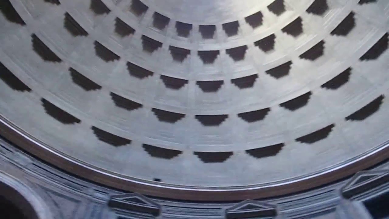 Pantheon in Rome, spinning around