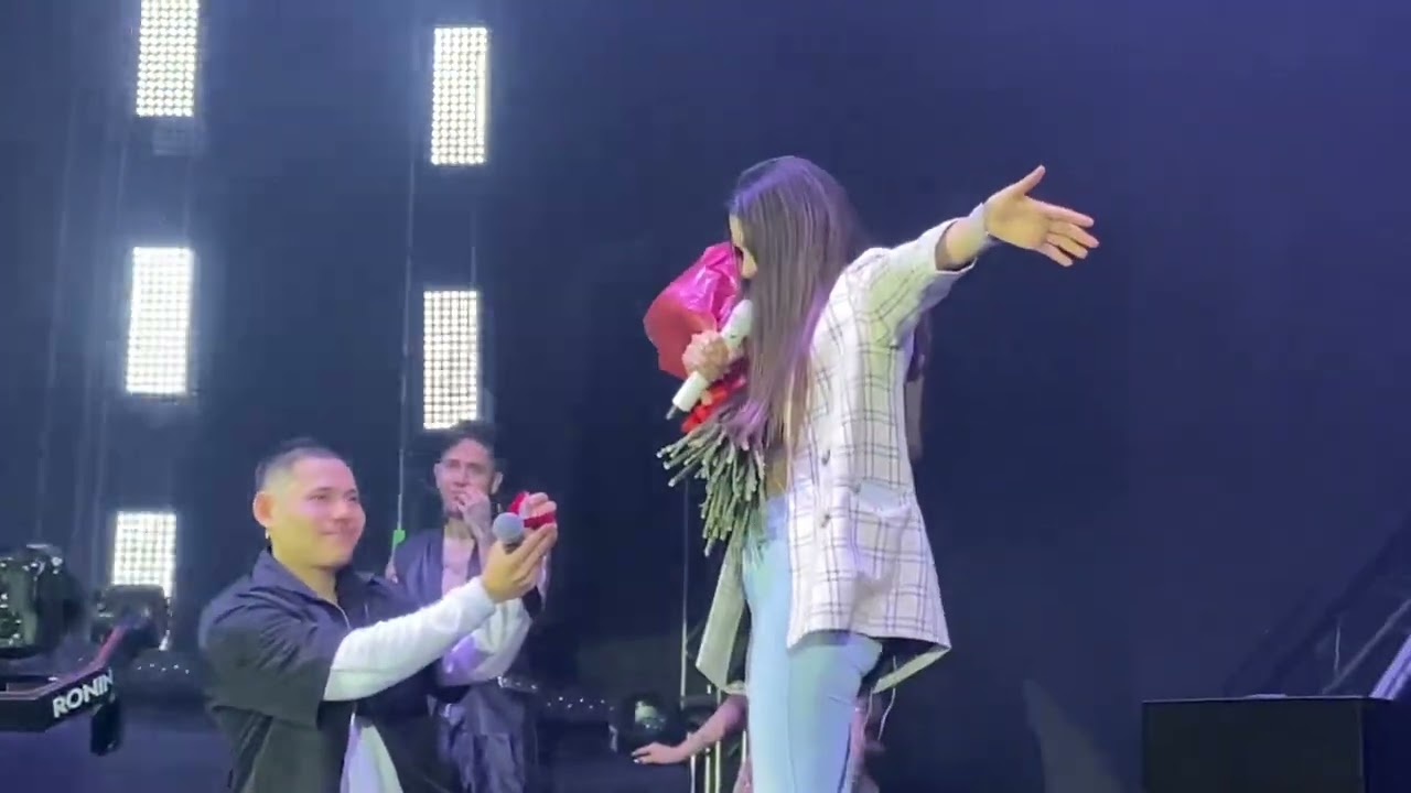 El súper trucha le pide matrimonio a cecia Loaiza en el concierto 13.13 tour en león, Gto