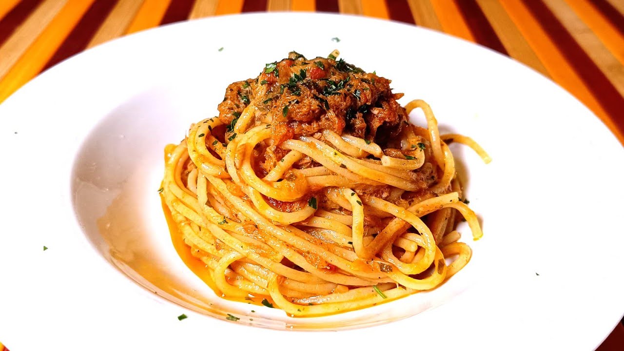 SPAGHETTI CON IL TONNO Spaghetti Bolognese per i Bolognesi.