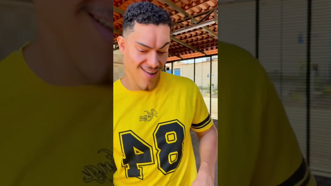 Com uma m&atilde;o s&oacute; 😱 #funnyvideo #shorts