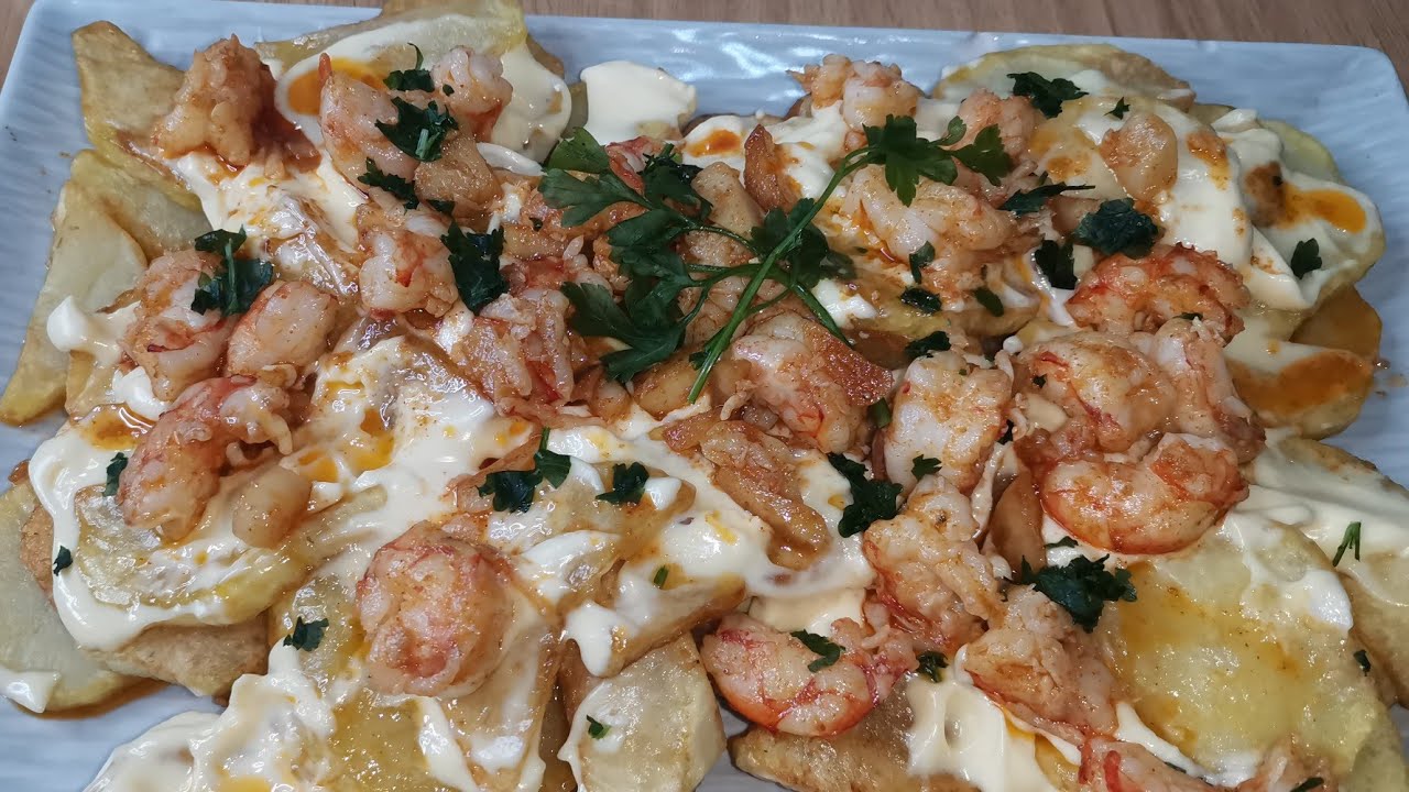 PATATAS ARRIERAS CON GAMBONES , UN MANJAR POR POCO DINERO