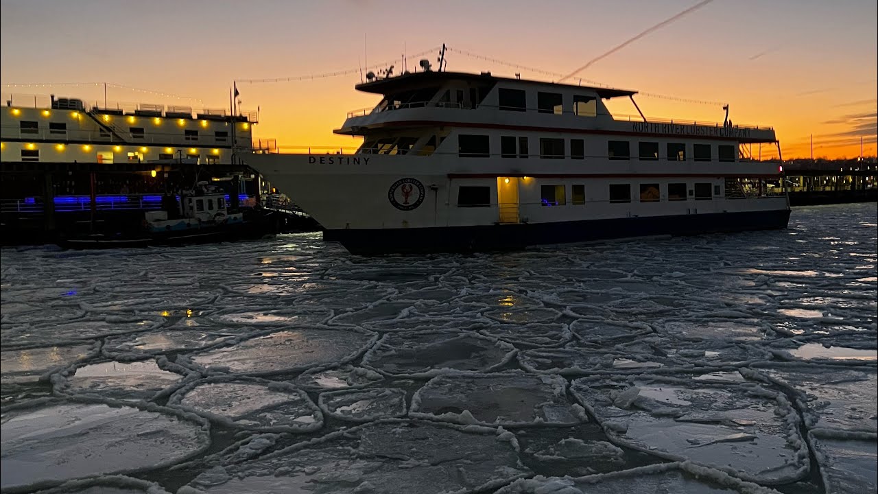 When the Hudson River Freezes : NYC Polar Vortex Walk to Hudson Yards