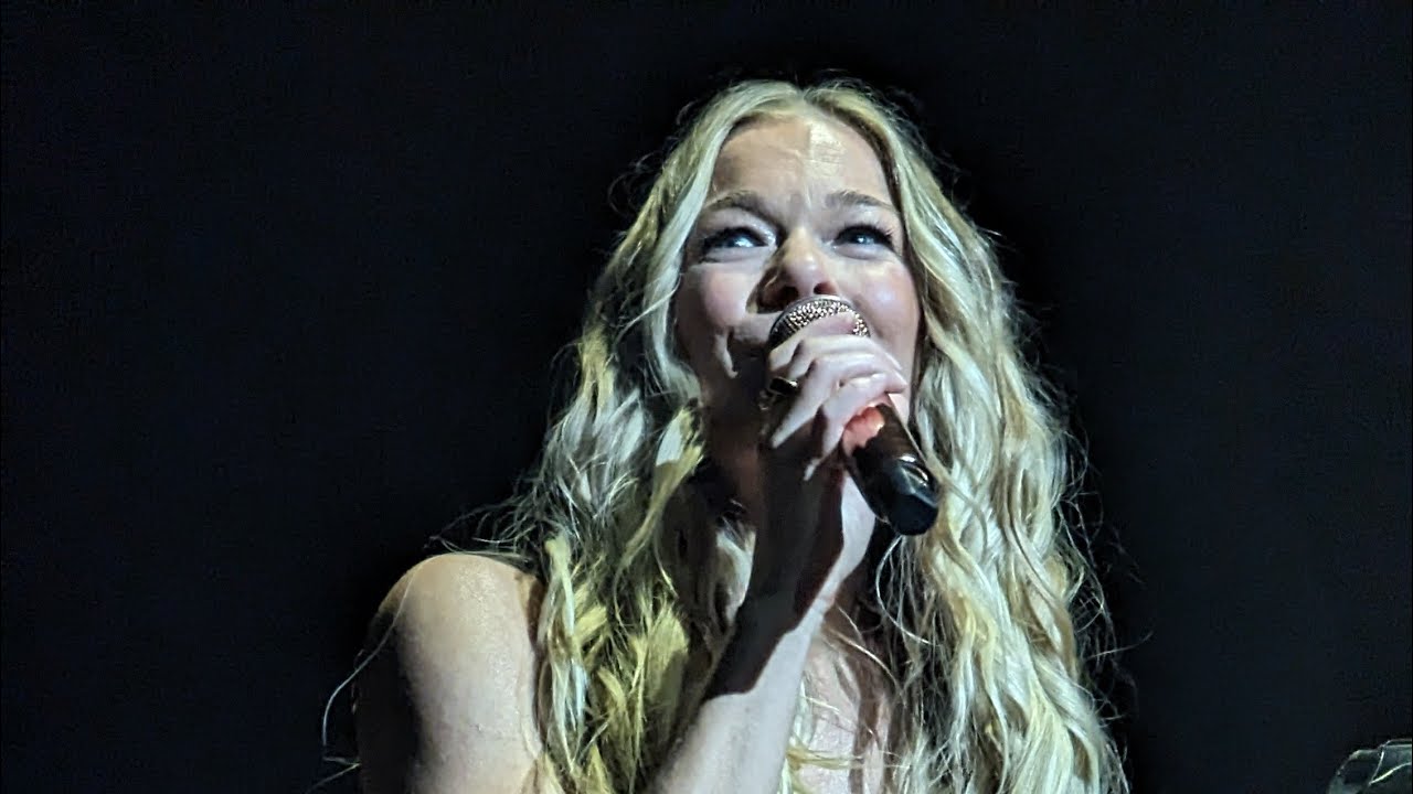 LeAnn Rimes - Please Remember - live at the O2 Arena