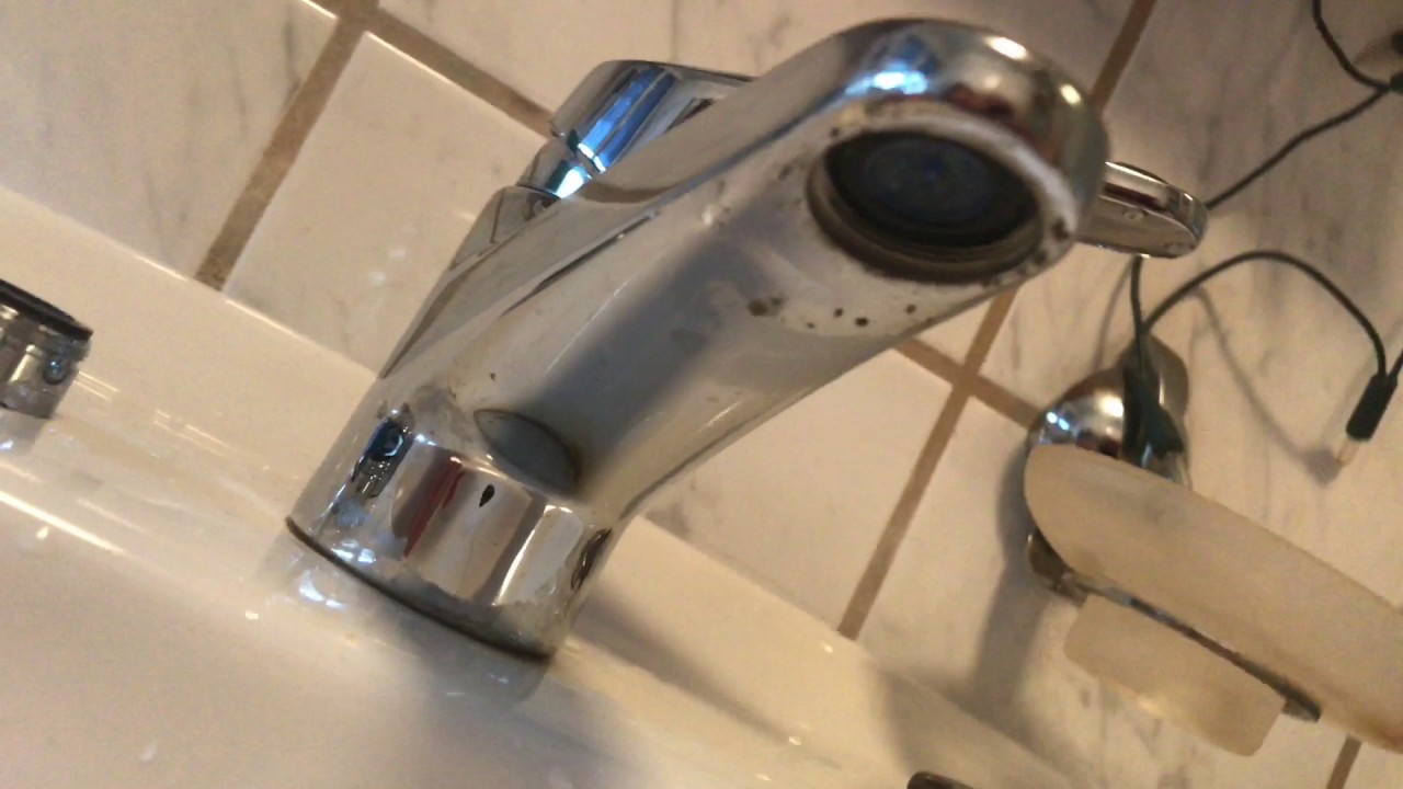 How to replace a Faucet aerator install a tap aerator to faucet DIY