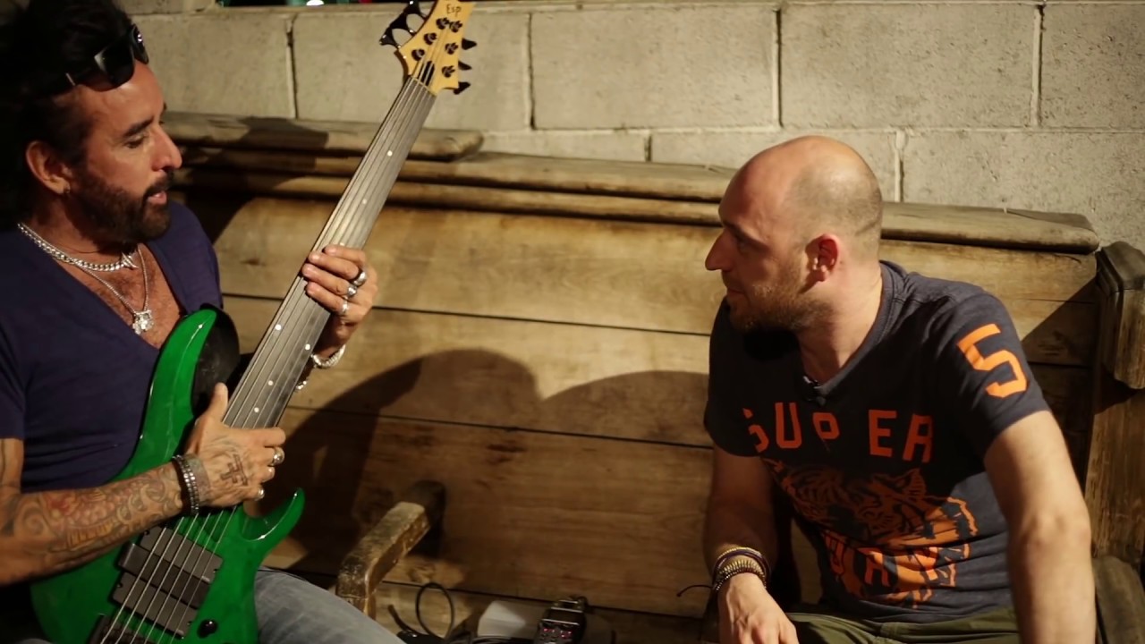 In Conversation with Marco Mendoza – Discovering the 6 String Bass /// Scott's Bass Lessons