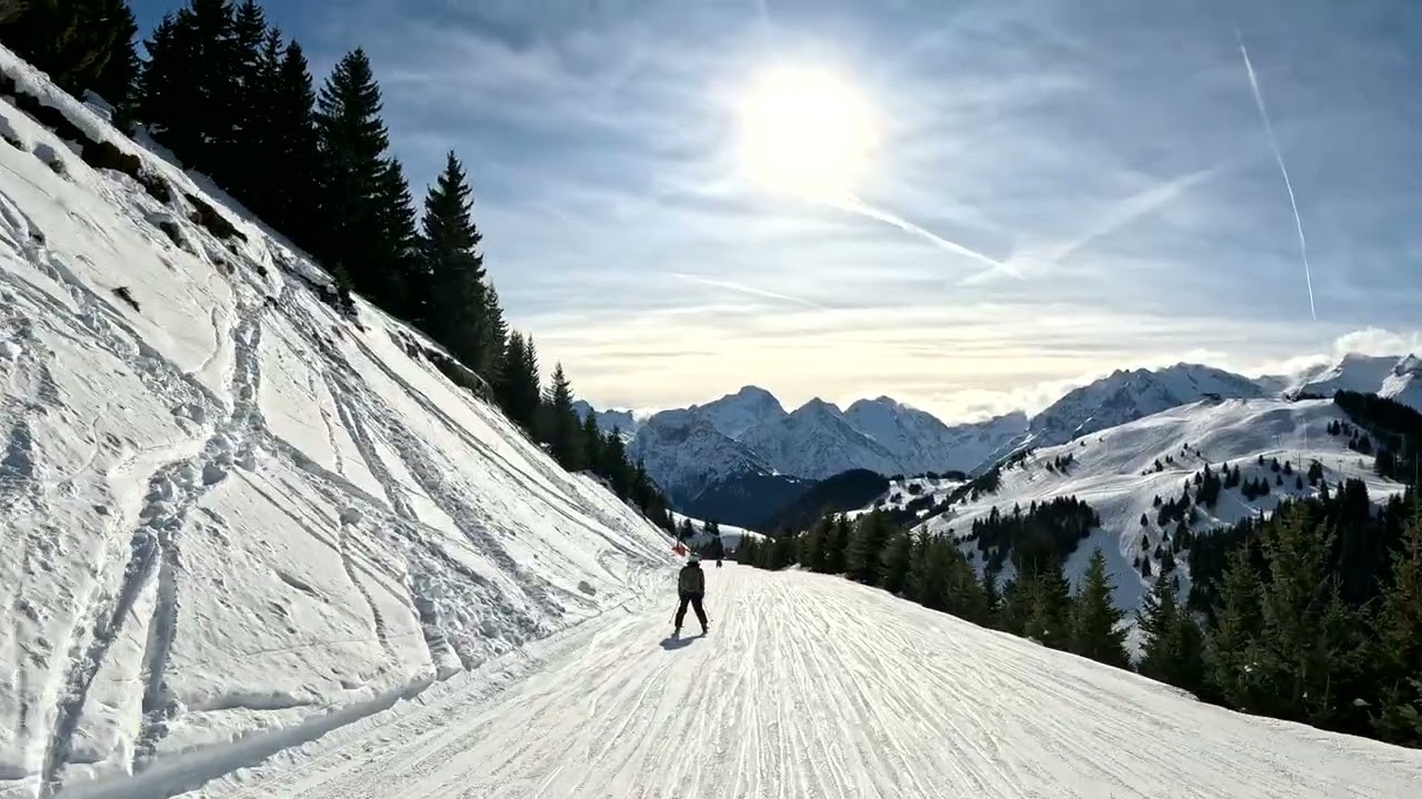 Alpe D'huez: Auris Express or Col is a linking blue run which is easy, and slow enough love the view