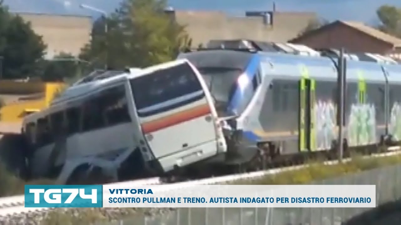 VITTORIA, SCONTRO PULLMAN E TRENO. AUTISTA INDAGATO PER DISASTRO FERROVIARIO