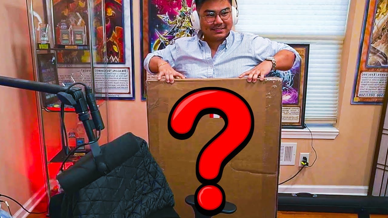 PakTCG opens a HUGE Package from Konami