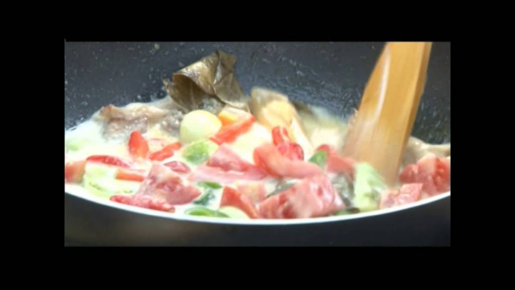 Garang Asam Ayam Kudus by Sisca Soewitomo @Rahasia Ibu Masak (BUMAS) On The Street Eps 40 Part3
