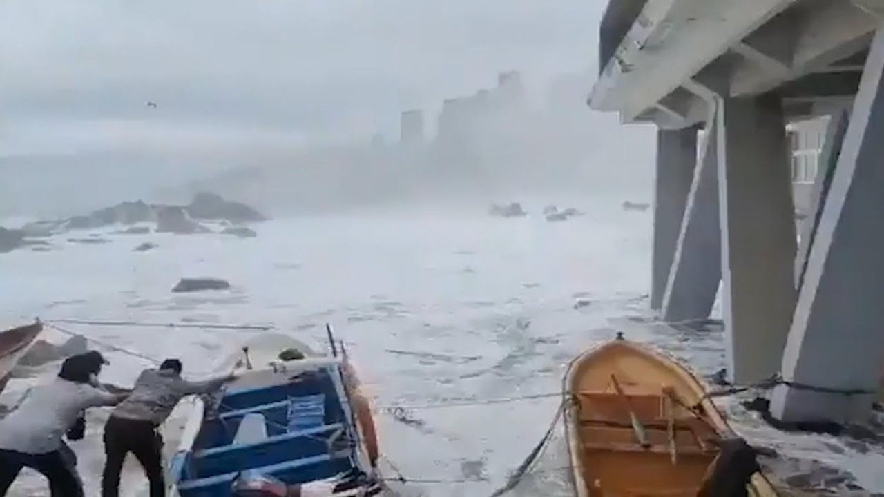 Marejadas anormales causan estragos en las costas de Chile