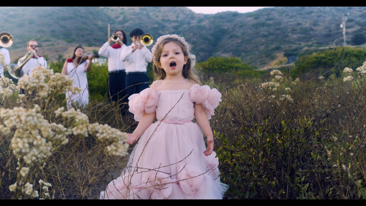 4-year-old Angelica Nero sings the Star-Spangled Banner with orchestra for 4th of July 🇺🇸🎤