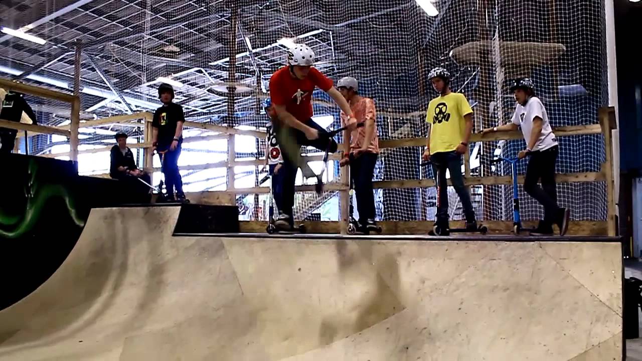 TeamSkatehut & Friends @ Deeside skatepark | Throwaway!