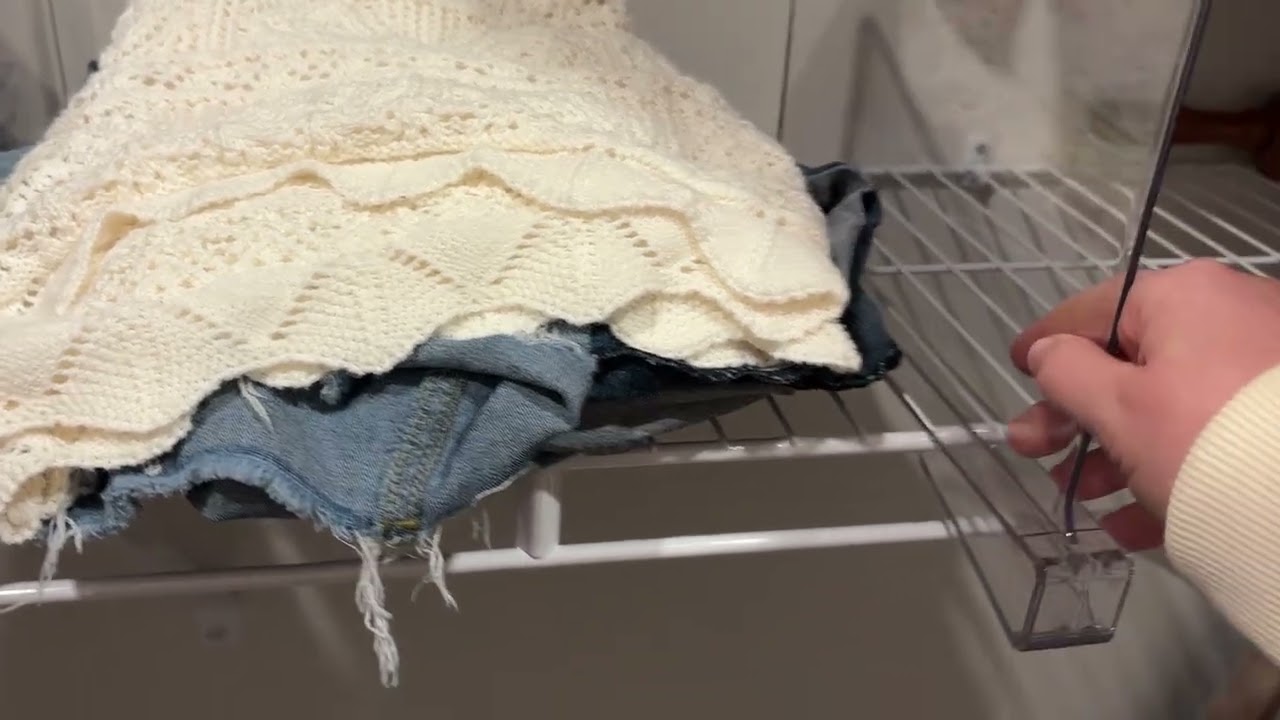 Shelf divider