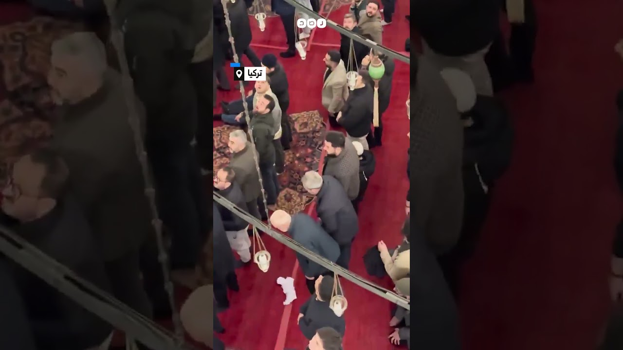 نساء في جامع الفاتح بإسطنبول يوجهن رسالة احتجاج عبر إلقاء الحجاب نصرة للمسجد الأقصى