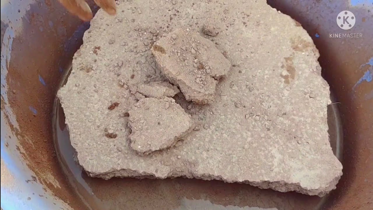 Huge soft gritty dusty red slabs crumbling in lots of water 😋 satisfying asmr @As_Asmr