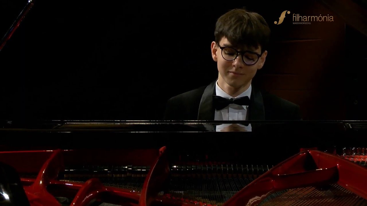 Boros Misi Zongoraestje