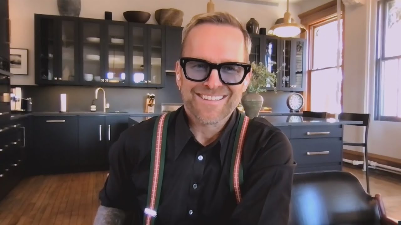 Bob Harper Gives Tour of New "Moody" NYC Apartment—And His Black Kitchen is Epic