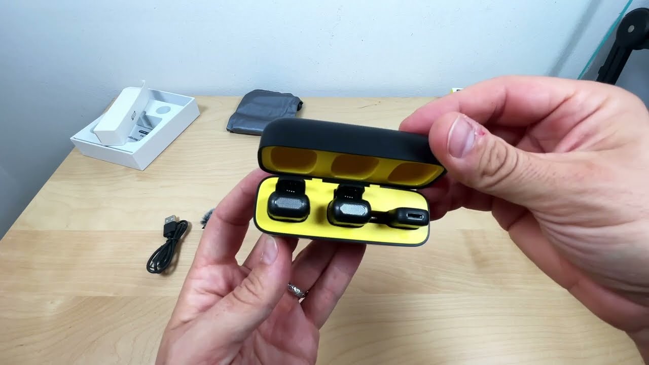 YEJATA Microfono Wireless per iPhone con Trasmettitore Display e Custodia di Ricarica 36H - Lavalier