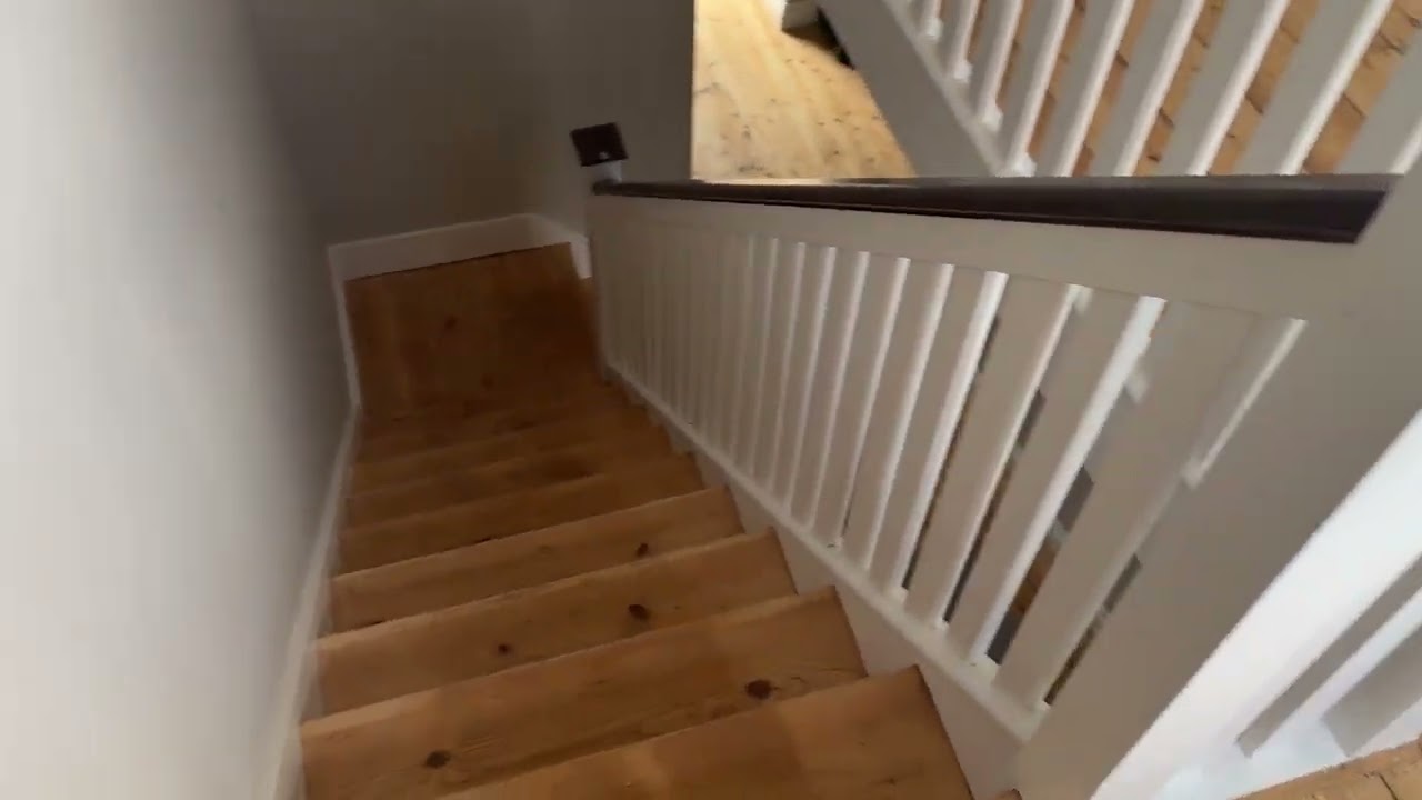 Wagner XVLP 3500 woodwork/trim sprayed in undiluted Dulux Quick Drying Satinwood