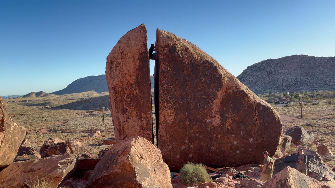 Plumber's Crack (V2) - Red Rock Bouldering: Kraft Boulders