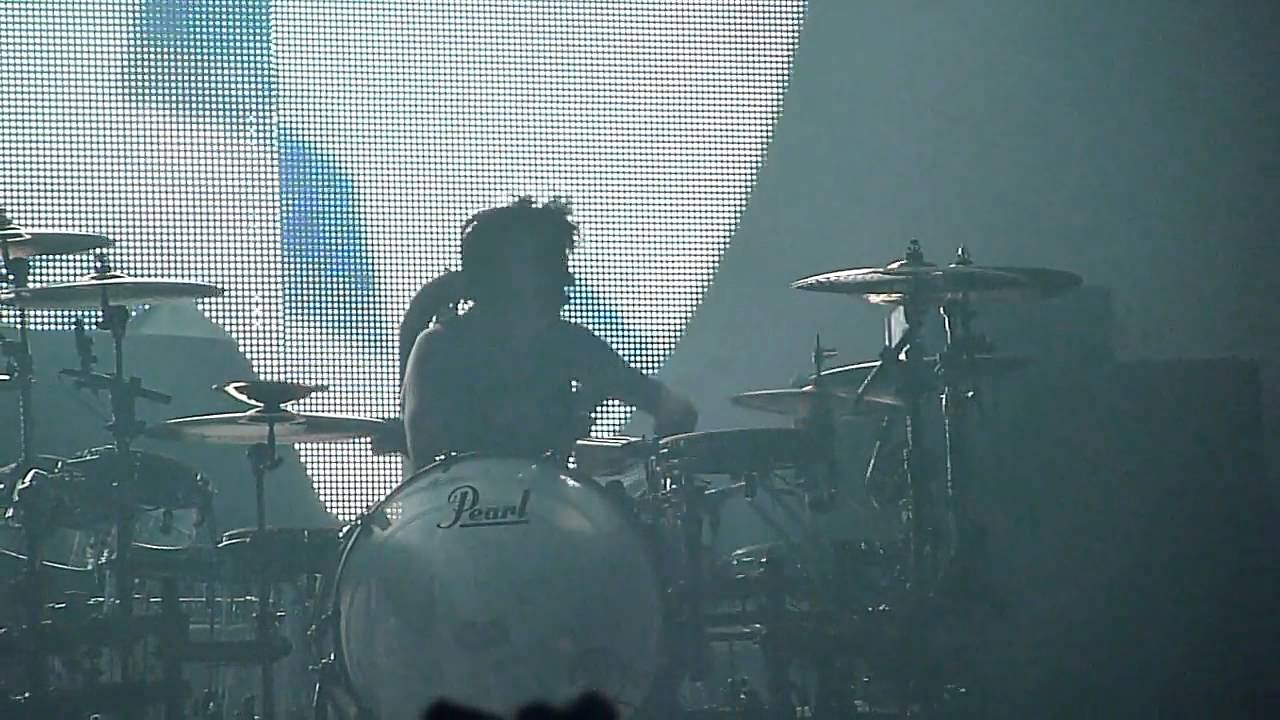 TOMMY LEE  MOTLEY CRUE DRUM SOLO SHEFFIELD ARENA 12/2011 HD GOOD QUALITY