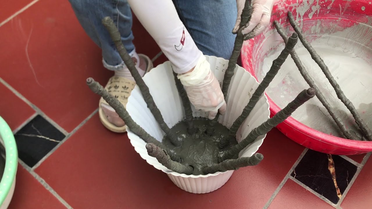Design transforms into beautiful flower pots from scraps of fabric and cement