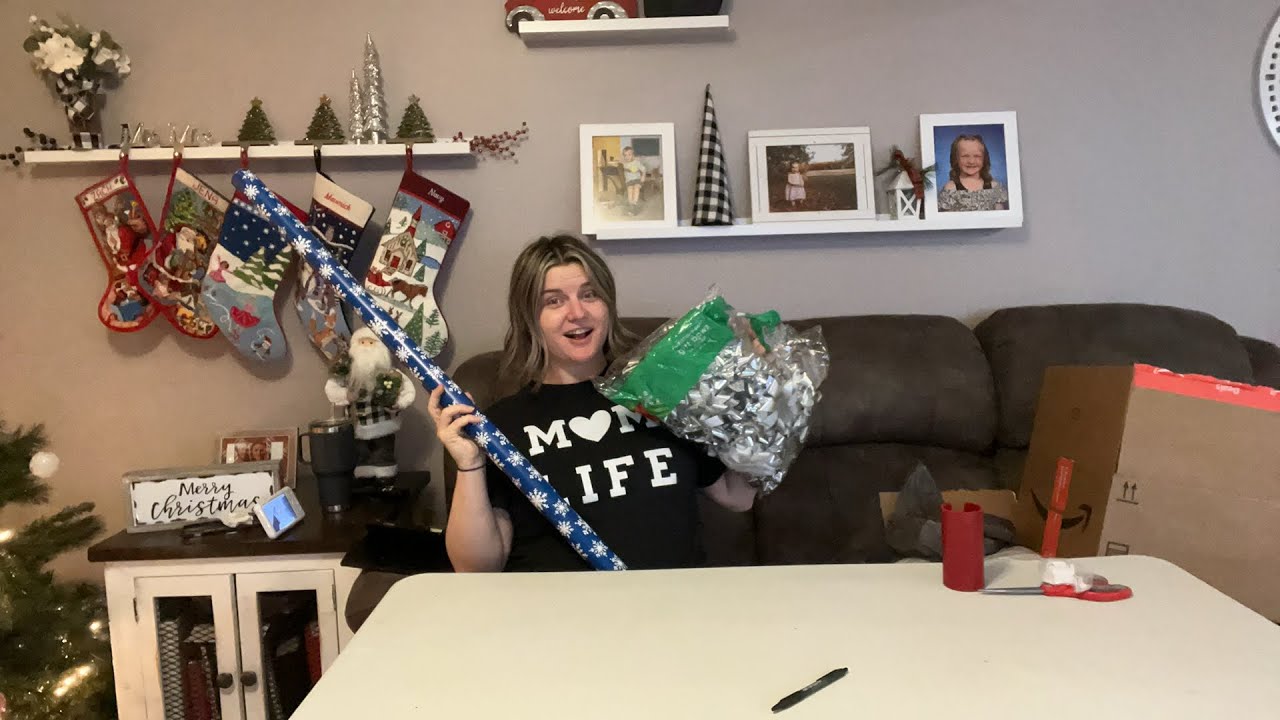 WRAP CHRISTMAS PRESENTS WITH ME LIVE 🎁🎄 | MEGA MOM