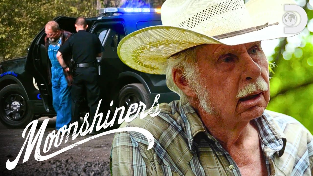 Crime and Shine🚨| Moonshiners | Discovery