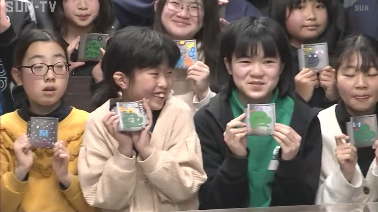 地場産業の淡路瓦に思い出刻む　南あわじ市の小学生が卒業制作