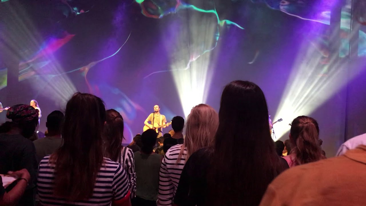 LAGU PENYEMBAHAN DI HILLSONG AMSTERDAM - WHAT A BEAUTIFUL NAME | KELINGLING NEGARA