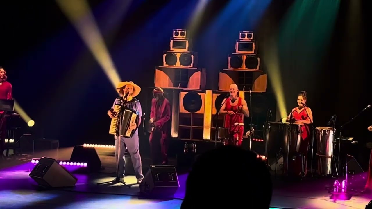 Amor de quenga - Marcelo Jeneci em Caravana Saire em 16.07.23 - Sesc Vila Mariana