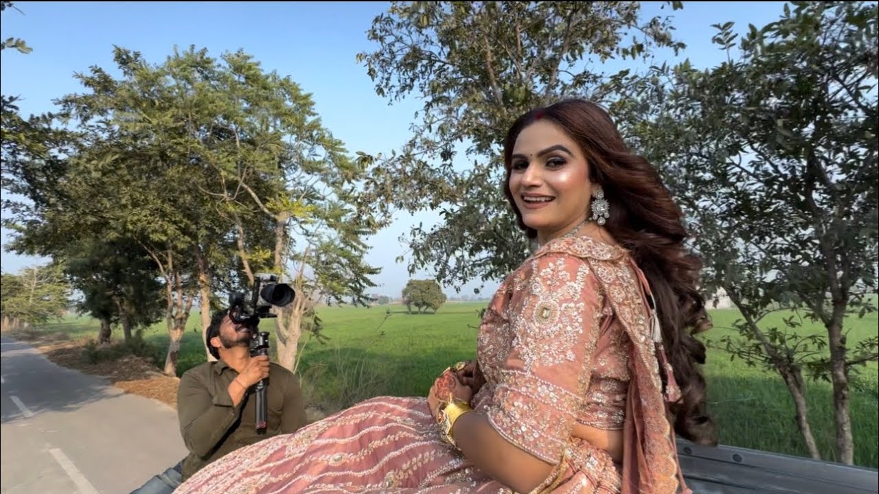 गाड़ी की छत पर बैठ के किया शूट 🎥