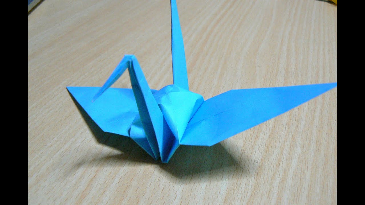 Comment faire grue. Origami. L'art du pliage de papier.