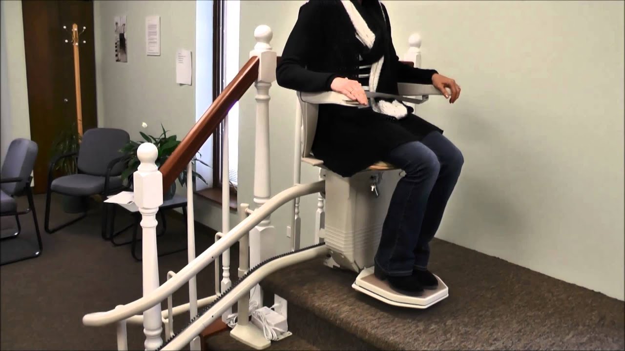 Stannah Stairlift User Demonstration on Curve Starla Model