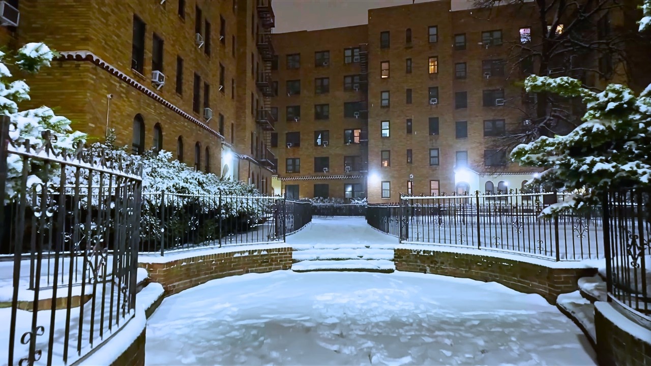 ❄️ Heavy Snowfall Walking Tour Bronx New York Snowstorm 4k