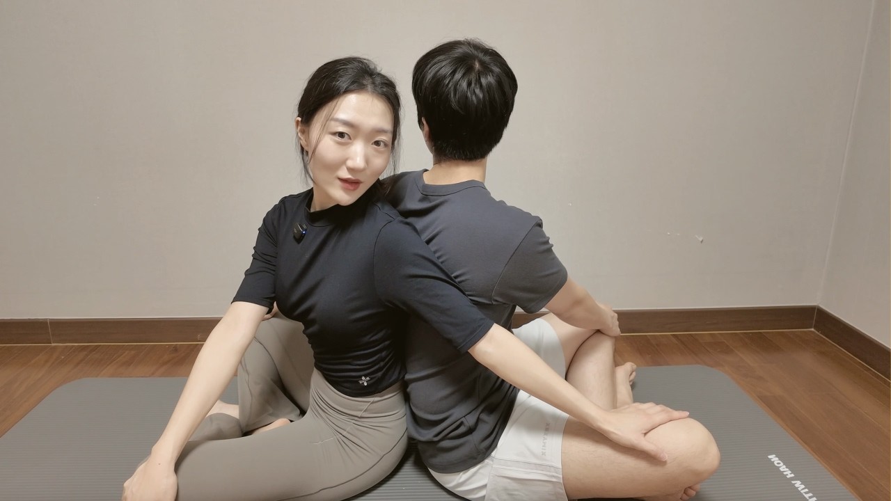 어깨 스트레칭 8동작 부부 커플운동 이거했더니 특히 말린 어깨가 쫙 펴졌어요(솔로 시청 금지❌)