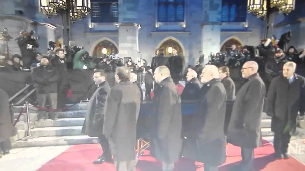 Celine Dion  kissing  her husband casket  good bye  Jan 22  2016