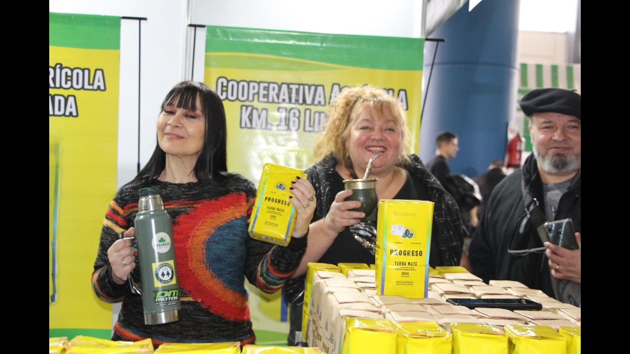 Emprendedores con yerba mate en Caminos y Sabores 2025