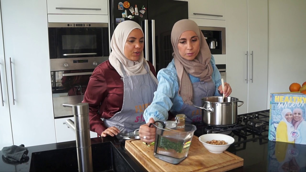Healthy sisters bereiden Marokkaanse groentesoep