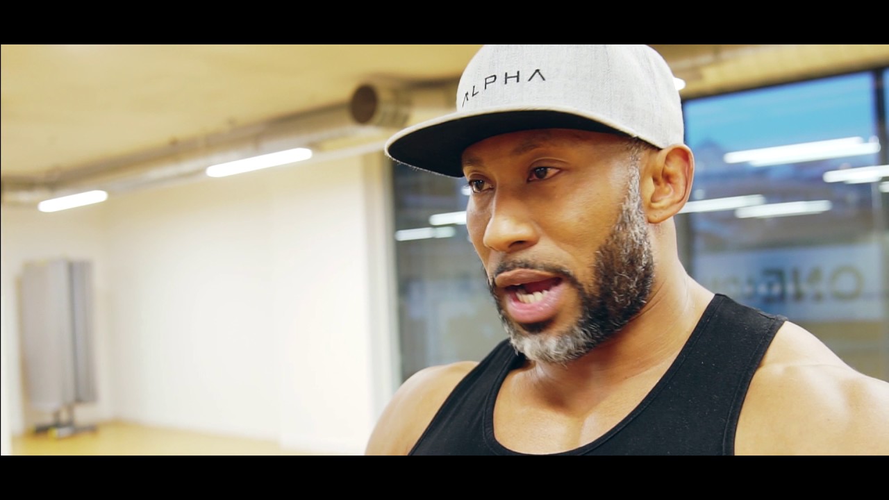 A POSING MASTER CLASS WITH AJ ELLISON
